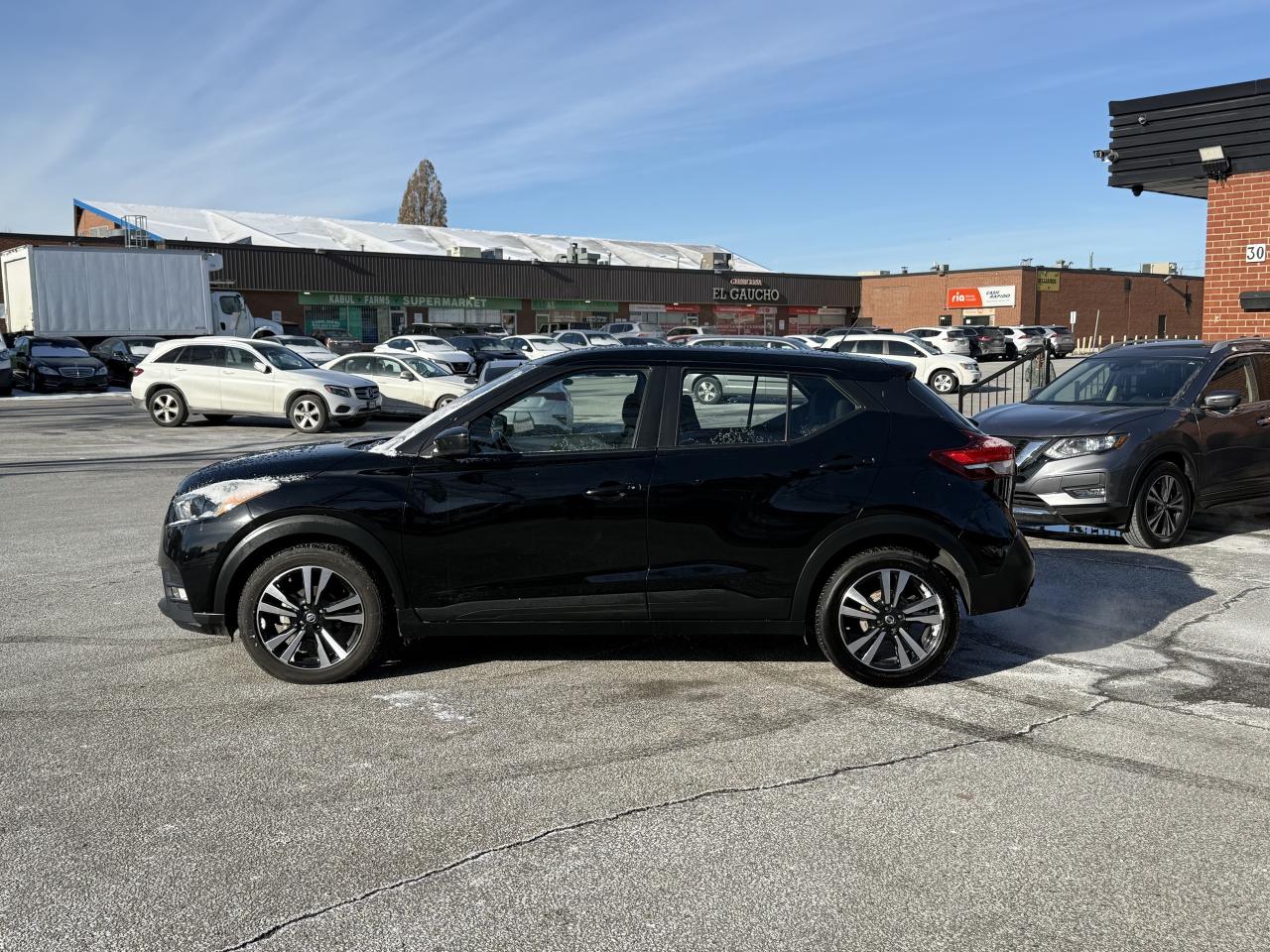 2020 Nissan Kicks No Accidents l SV l FWD l 1.6 l 4Cyl l Photo2
