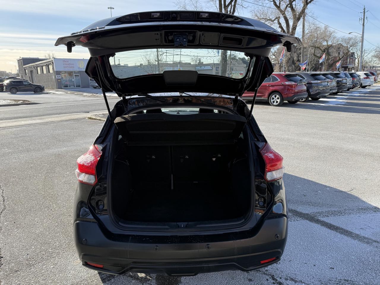 2020 Nissan Kicks No Accidents l SV l FWD l 1.6 l 4Cyl l Photo