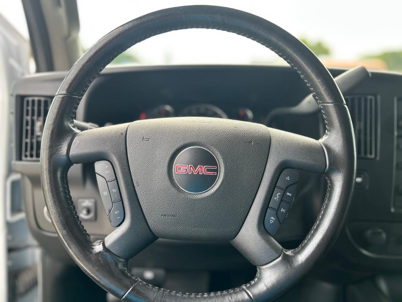 2023 GMC Savana 2500 Work Van 4.6L V6 / SLIDING SIDE DOOR Photo