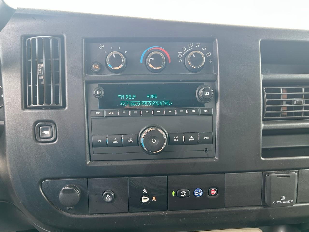 2023 GMC Savana 2500 Work Van 4.6L V6 / SLIDING SIDE DOOR Photo