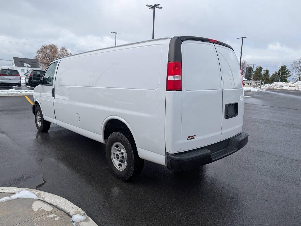 2023 GMC Savana 2500 Work Van 4.6L V6 / SLIDING SIDE DOOR Photo