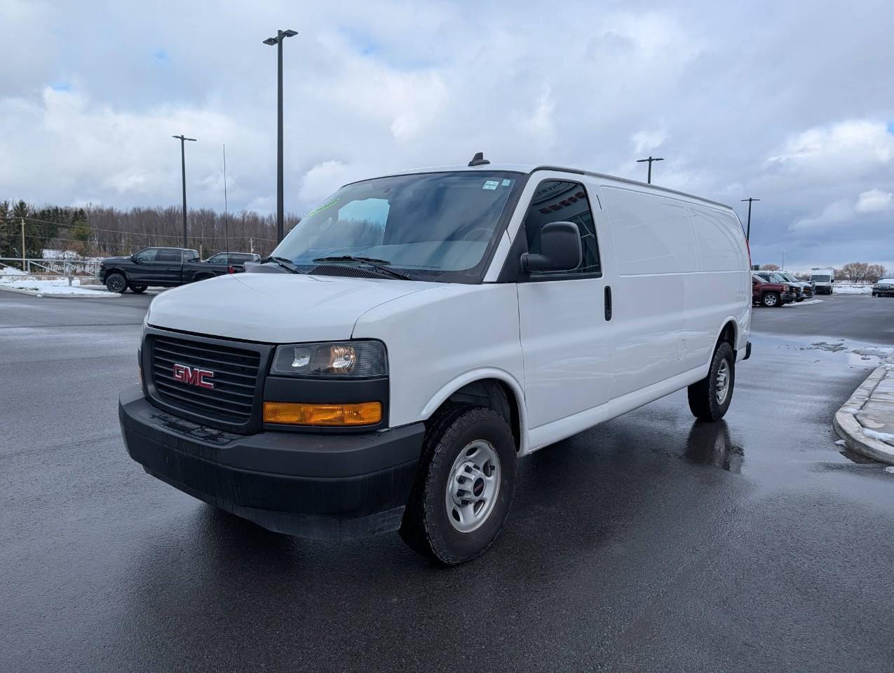 2023 GMC Savana 2500 Work Van 4.6L V6 / SLIDING SIDE DOOR Photo