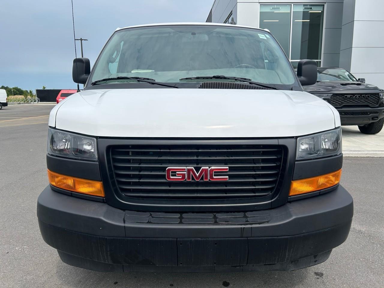 2023 GMC Savana 2500 Work Van 4.6L V6 / SLIDING SIDE DOOR Photo