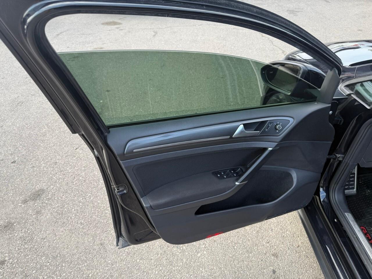 2019 Volkswagen Golf GTI Autobahn Manual 2019 Volkswagen golf GTI auto bond Photo