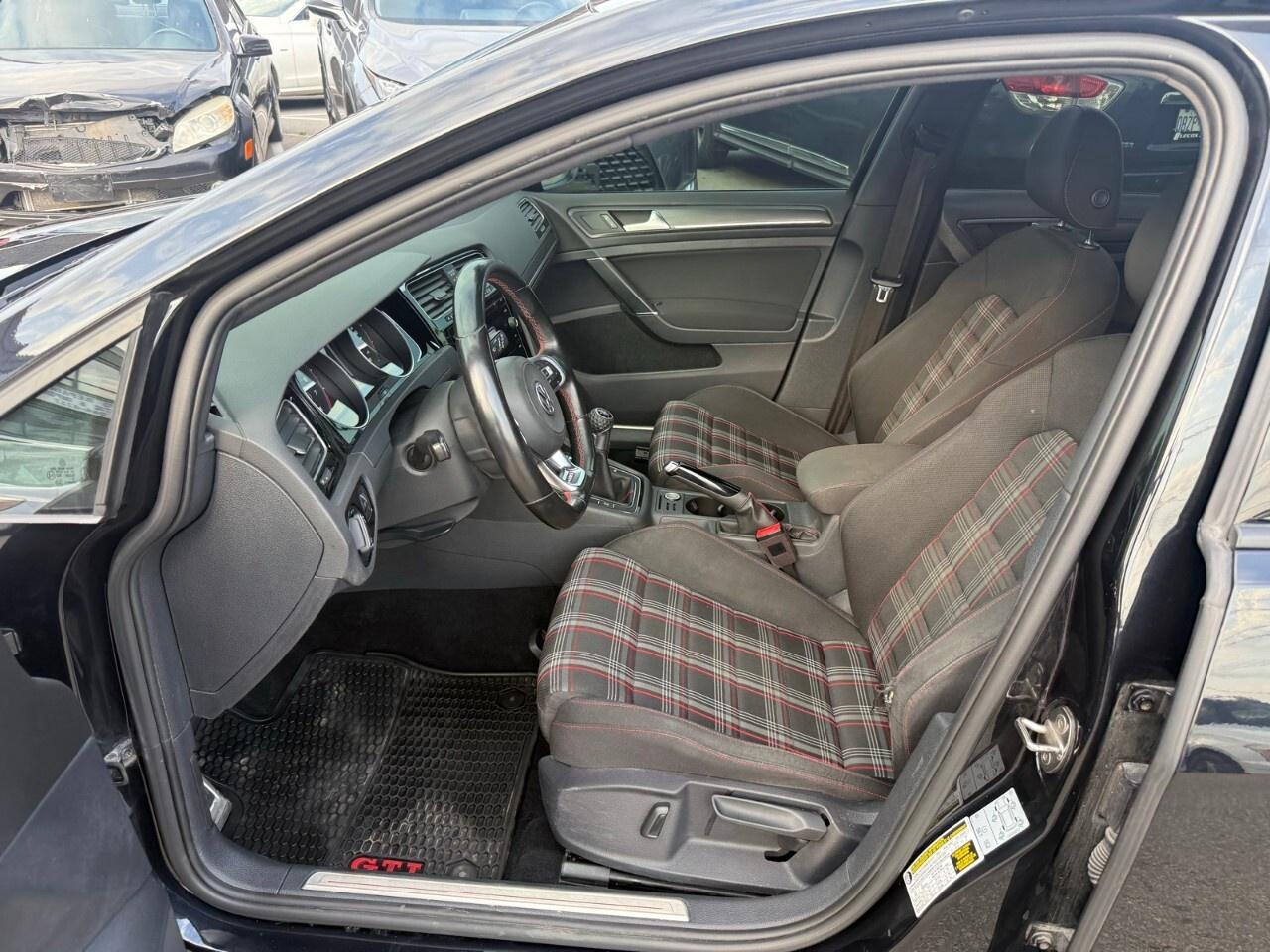 2019 Volkswagen Golf GTI Autobahn Manual 2019 Volkswagen golf GTI auto bond Photo