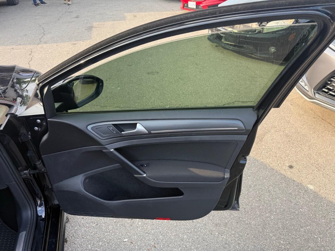 2019 Volkswagen Golf GTI Autobahn Manual 2019 Volkswagen golf GTI auto bond Photo