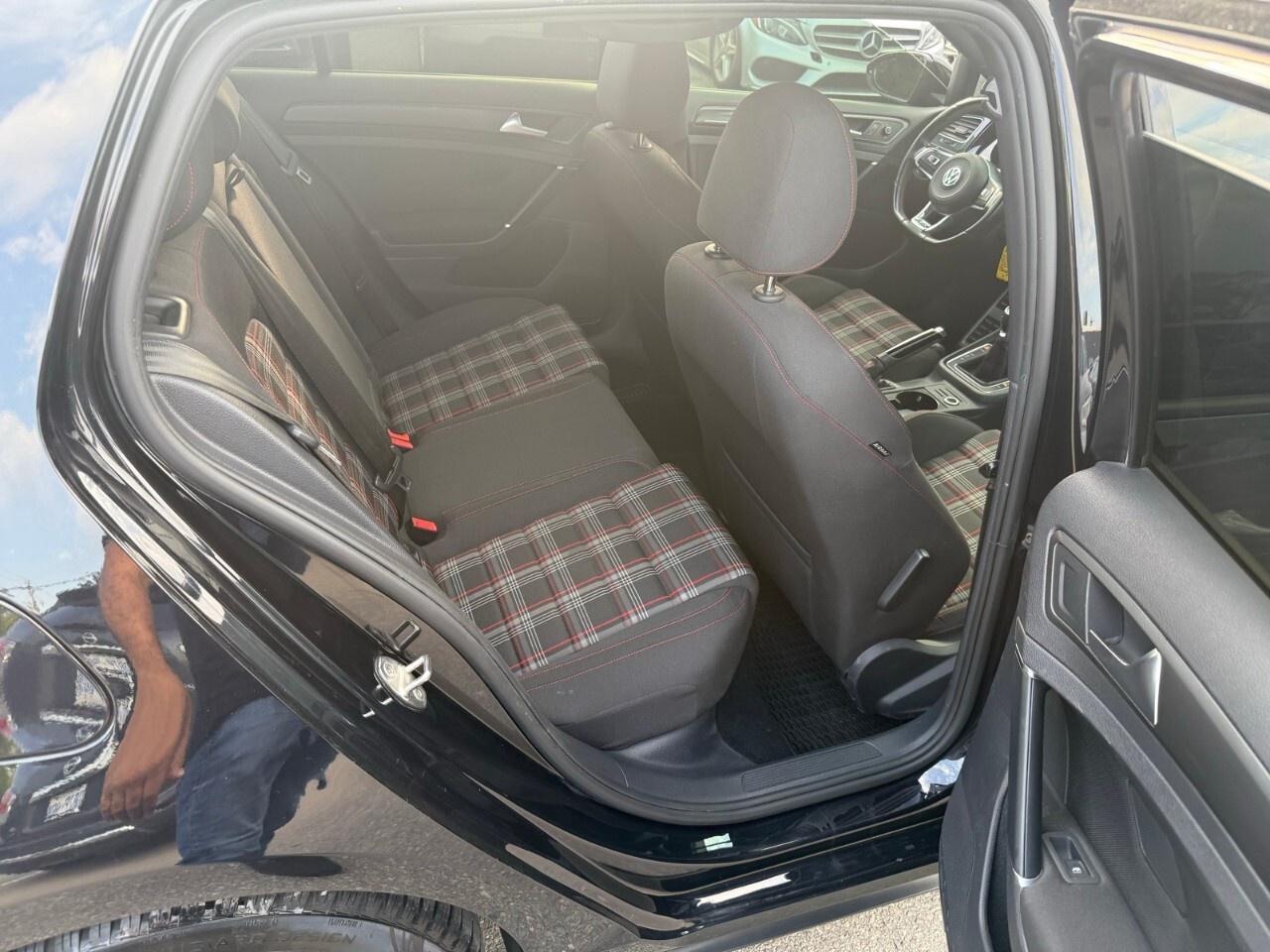 2019 Volkswagen Golf GTI Autobahn Manual 2019 Volkswagen golf GTI auto bond Photo