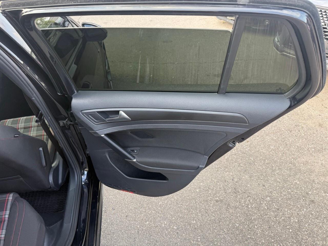 2019 Volkswagen Golf GTI Autobahn Manual 2019 Volkswagen golf GTI auto bond Photo