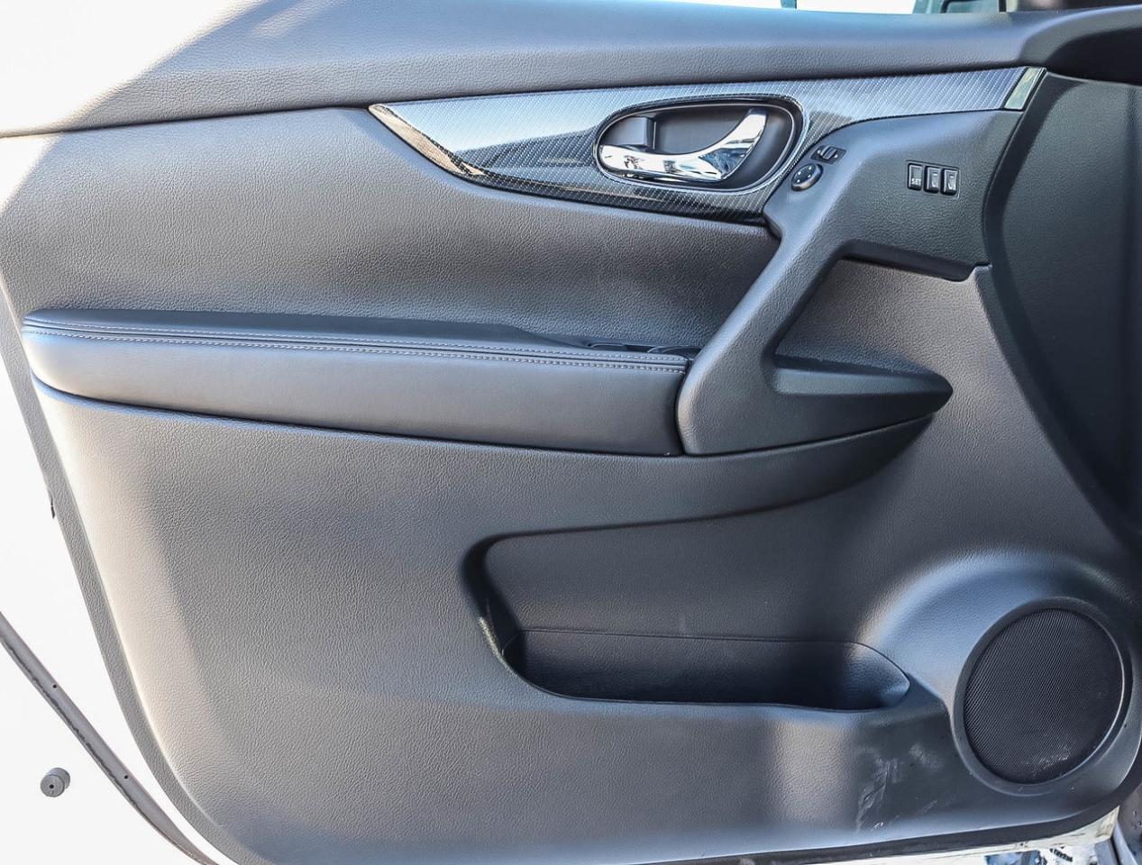 2017 Nissan Rogue SL Platinum LEATHER   360 CAMERA   NAVI   PANO ROO Photo