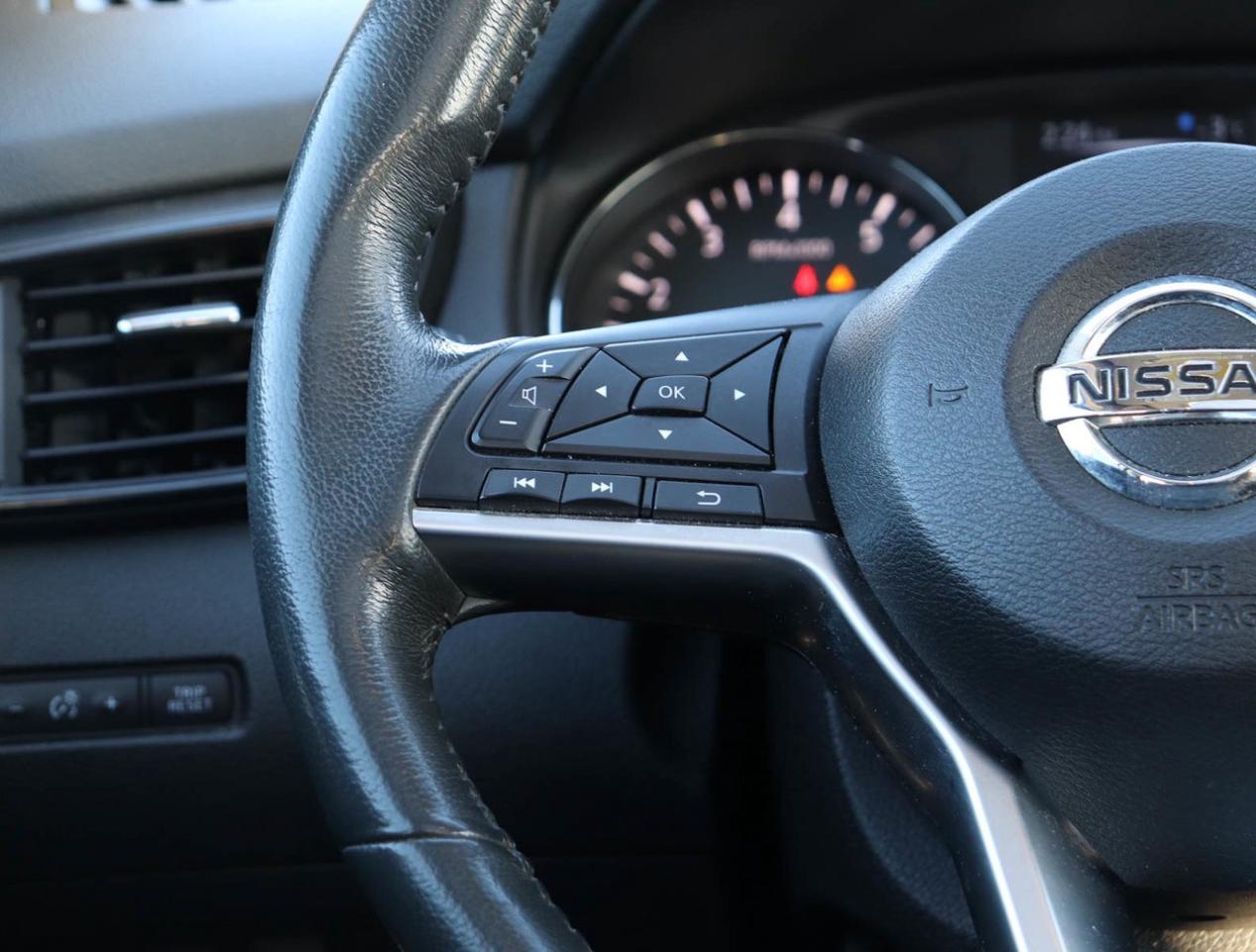 2017 Nissan Rogue SL Platinum LEATHER   360 CAMERA   NAVI   PANO ROO Photo