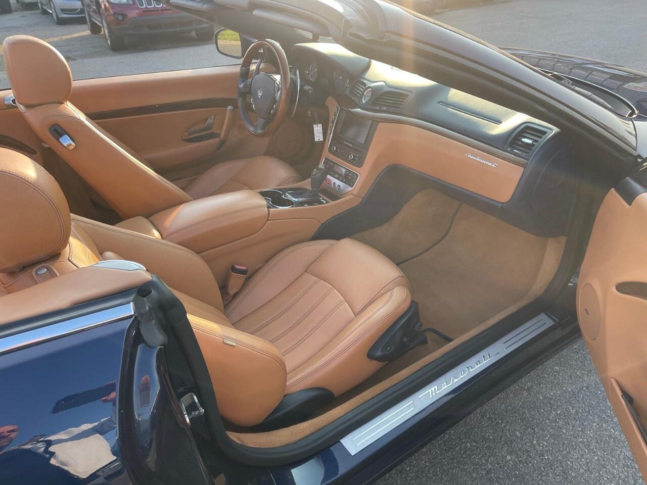 2011 Maserati GRANTURISMO CONVERTIBLE 2dr Conv GranTurismo 2011 Gran Turismo convertible Photo