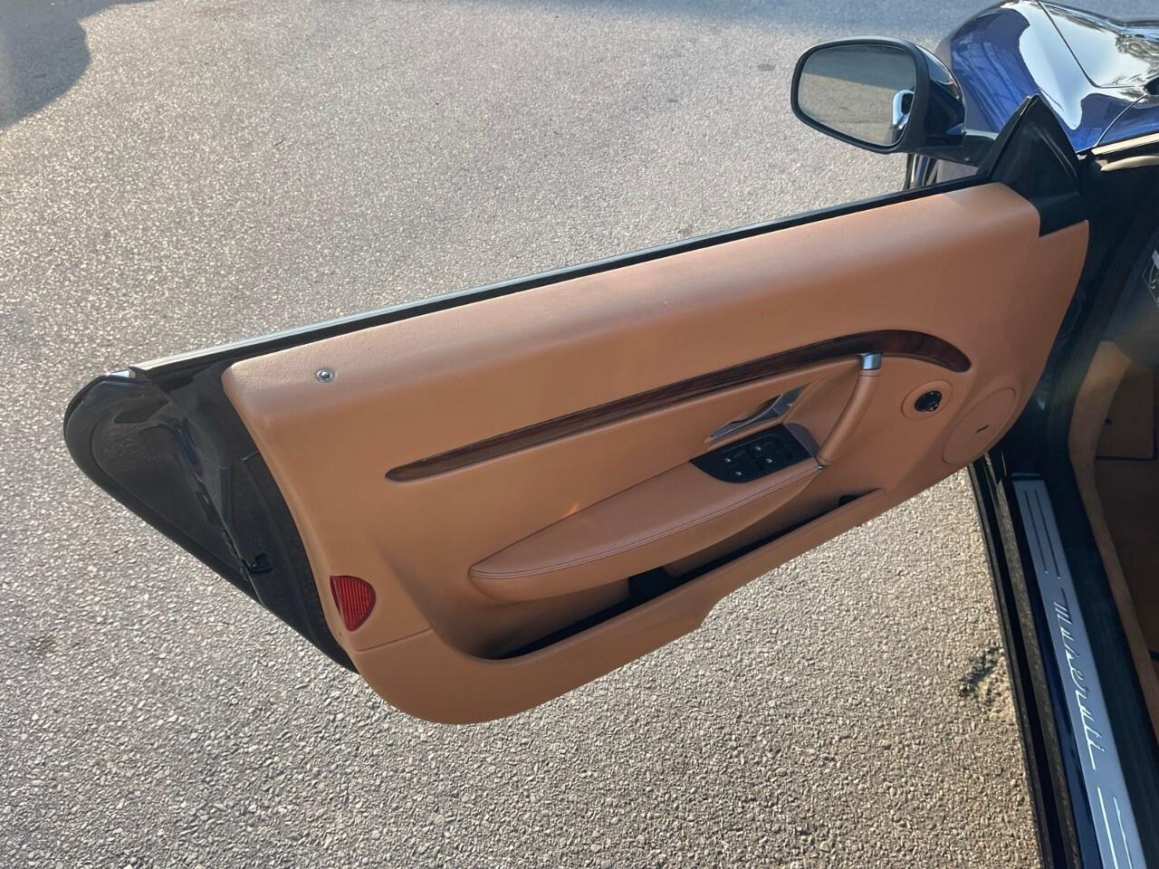 2011 Maserati GRANTURISMO CONVERTIBLE 2dr Conv GranTurismo 2011 Gran Turismo convertible Photo