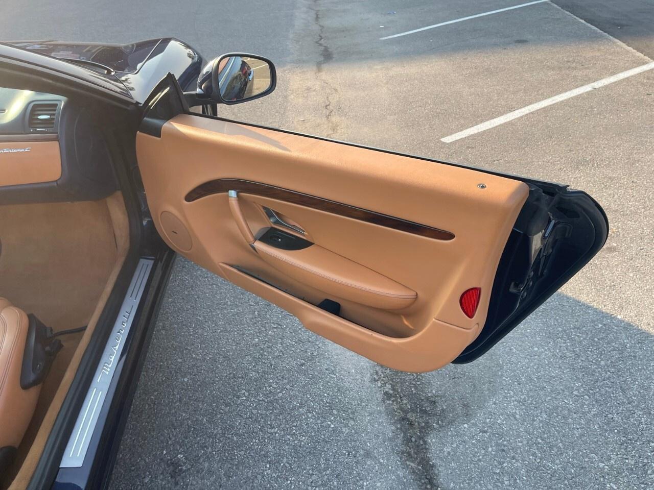 2011 Maserati GRANTURISMO CONVERTIBLE 2dr Conv GranTurismo 2011 Gran Turismo convertible Photo