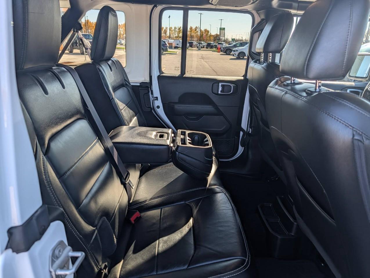 2022 Jeep WRANGLER UNLIMITED Sahara HARD TOP Photo