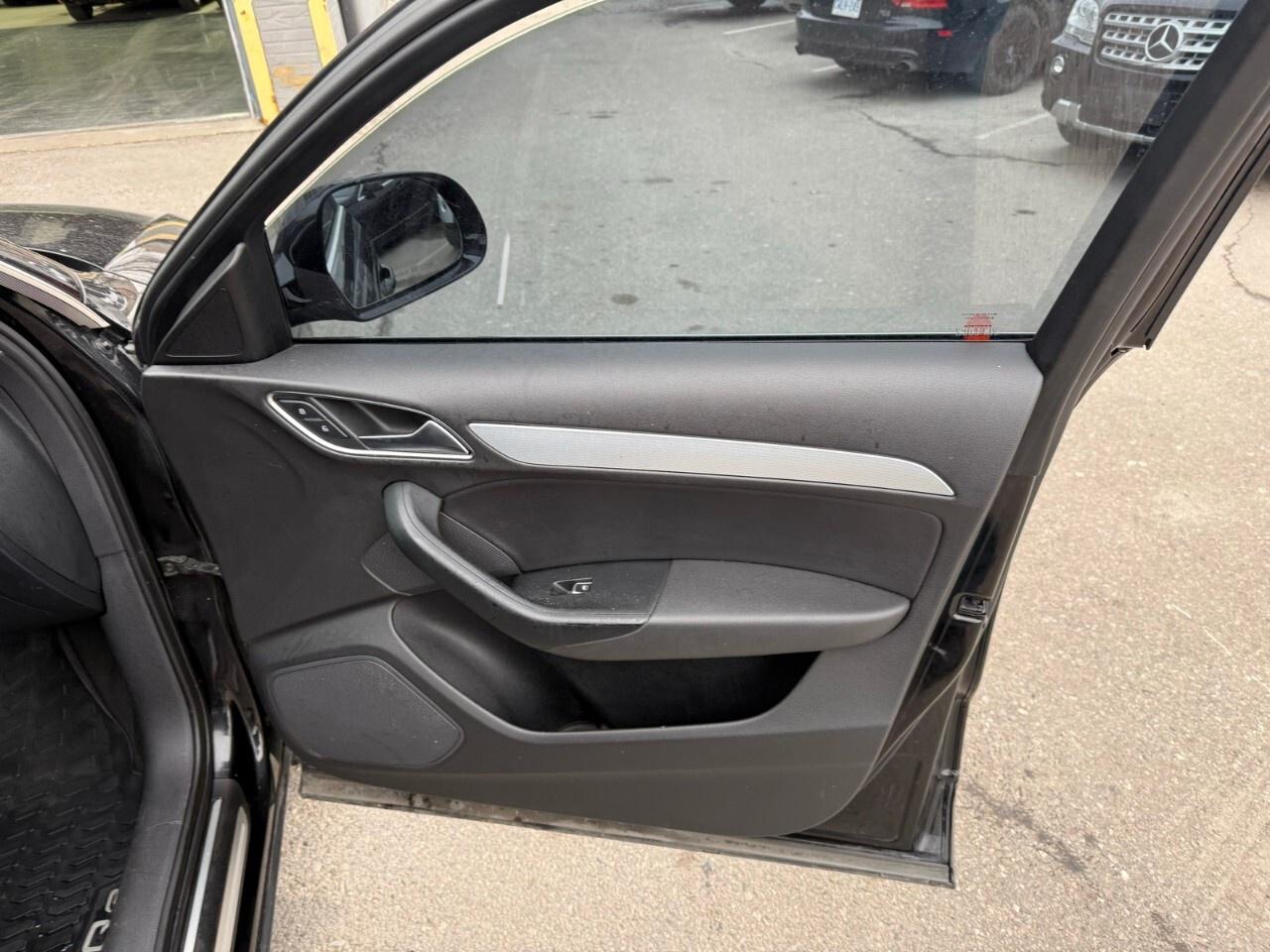 2015 Audi Q3 quattro 4dr 2.0T Progressiv 2015 Audi Q3, progress Photo