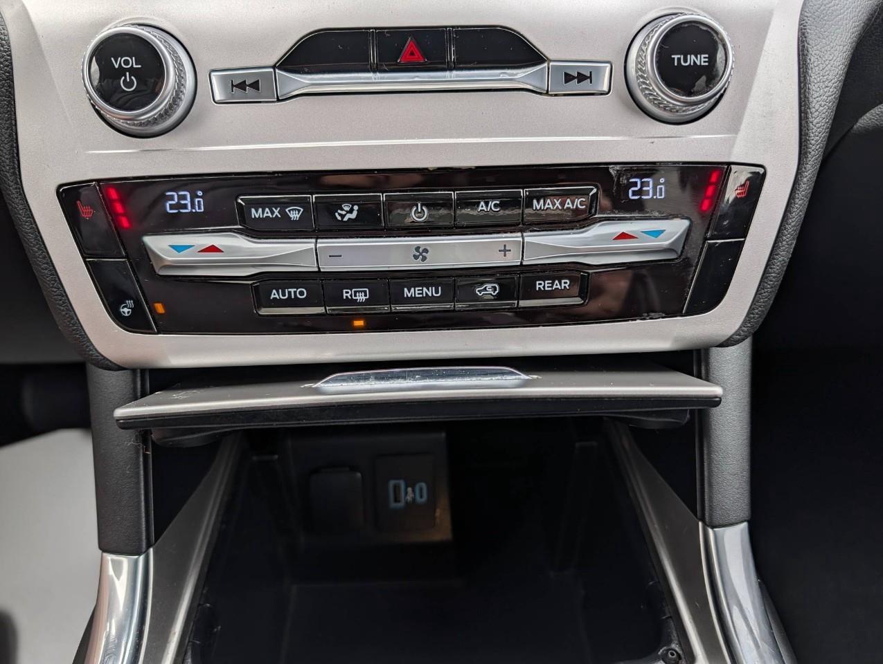 2020 Ford Explorer XLT SUMMER + WINTER TIRES ON RIMS/ LEATHER Photo