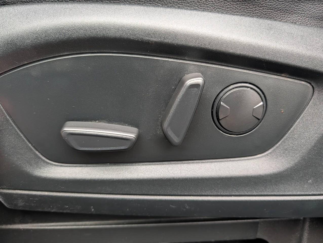 2020 Ford Explorer XLT SUMMER + WINTER TIRES ON RIMS/ LEATHER Photo