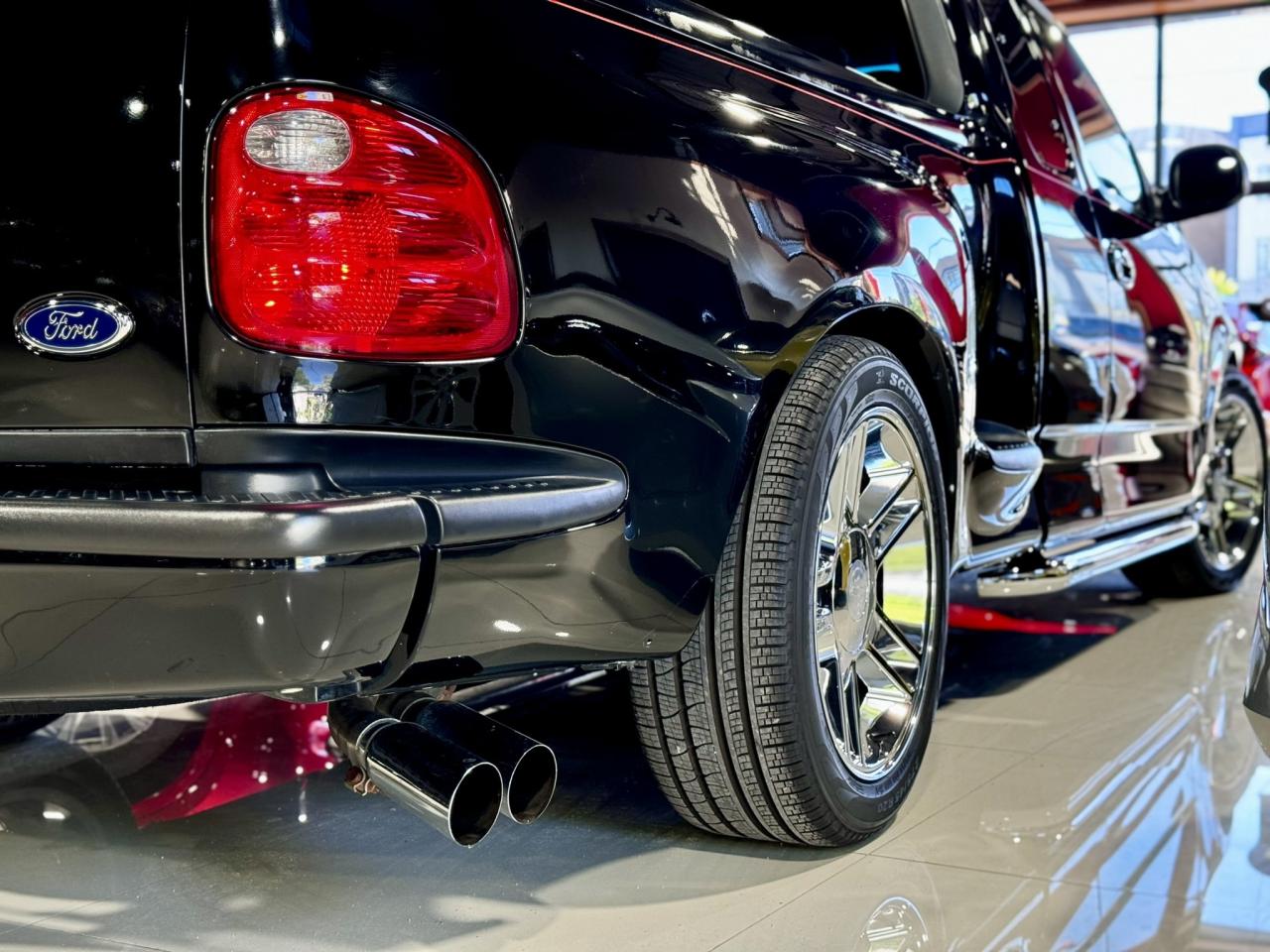 2000 Ford F-150 Harley Davidson Edition Photo