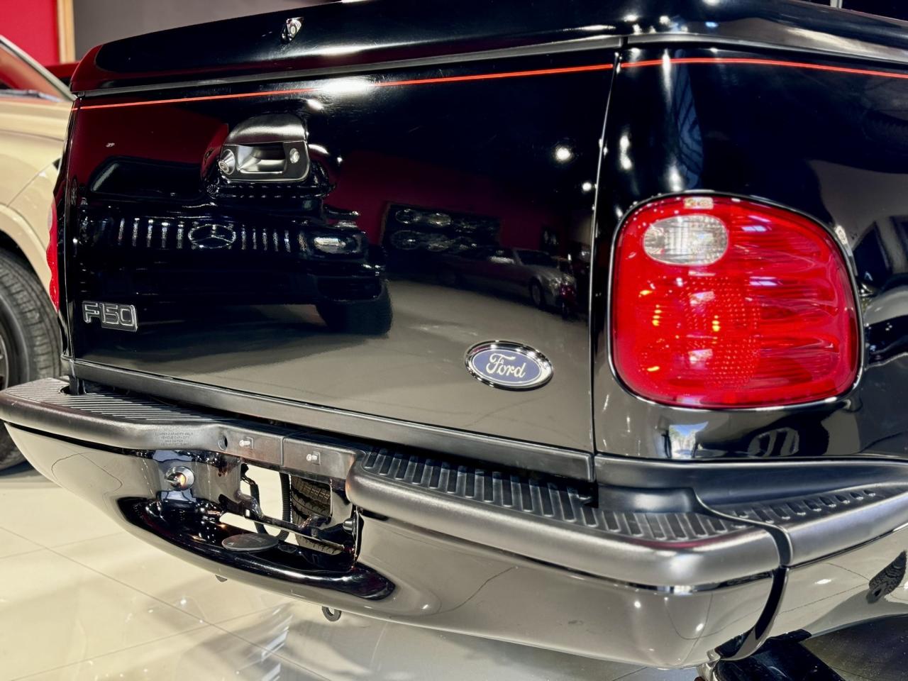 2000 Ford F-150 Harley Davidson Edition Photo