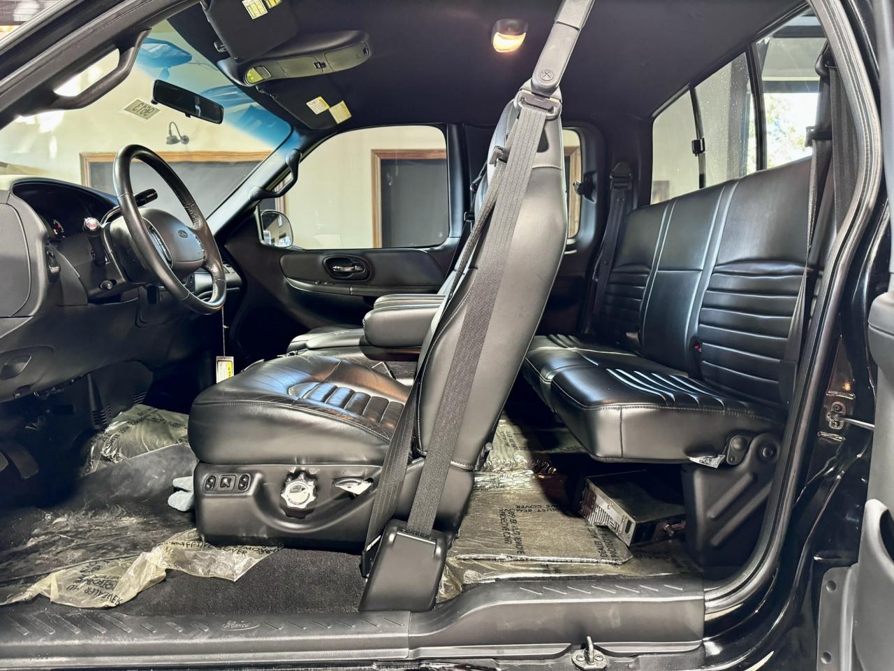 2000 Ford F-150 Harley Davidson Edition Photo