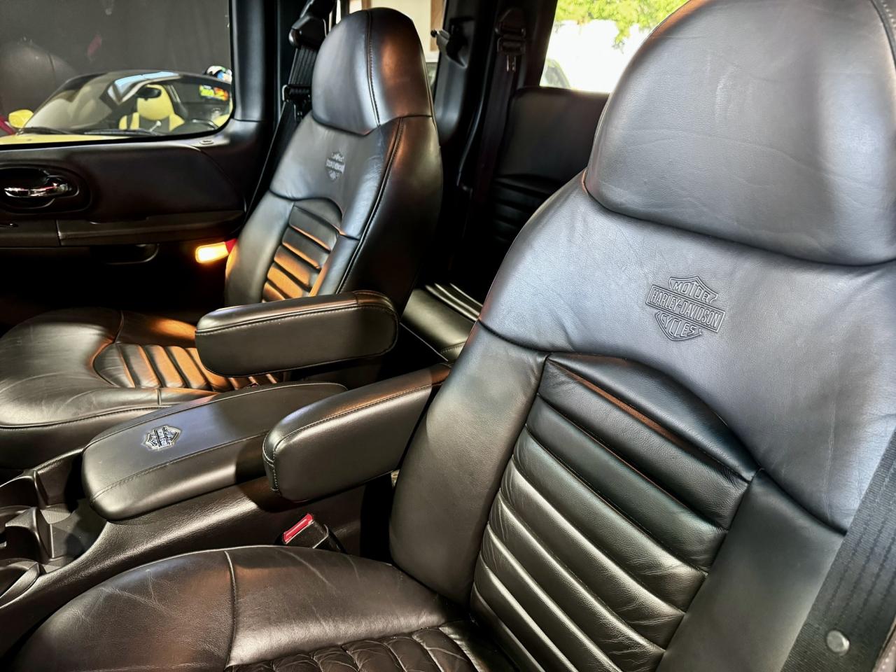 2000 Ford F-150 Harley Davidson Edition Photo