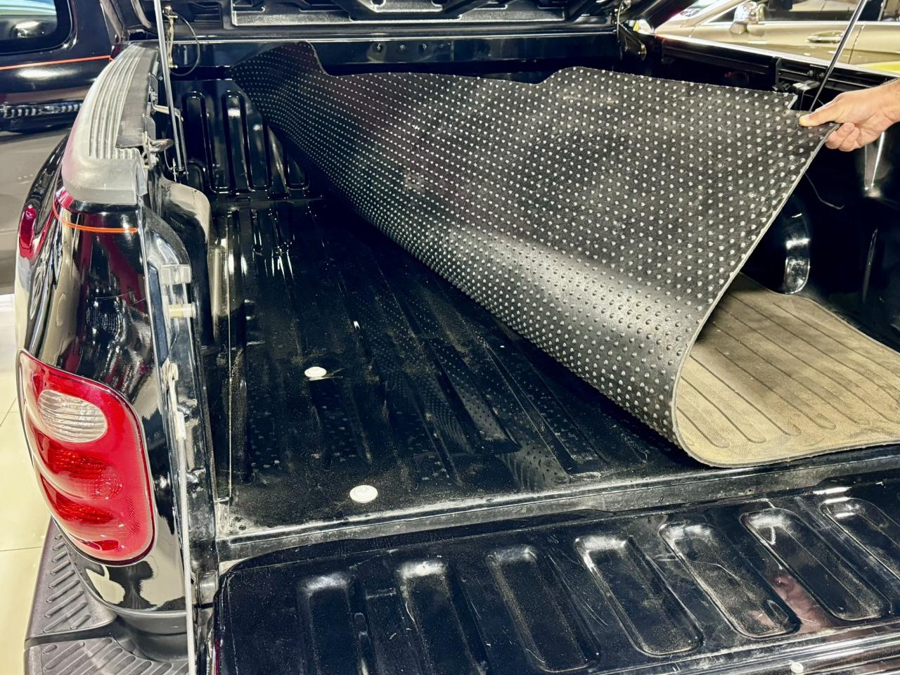 2000 Ford F-150 Harley Davidson Edition Photo