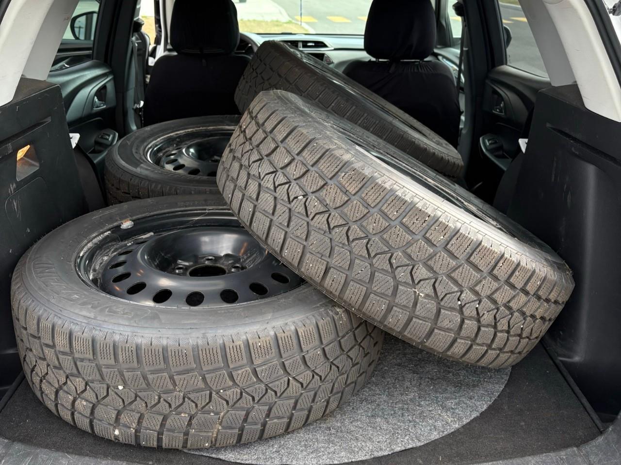 2021 Chevrolet TrailBlazer LT NEW WINTER TIRES ON RIMS Photo