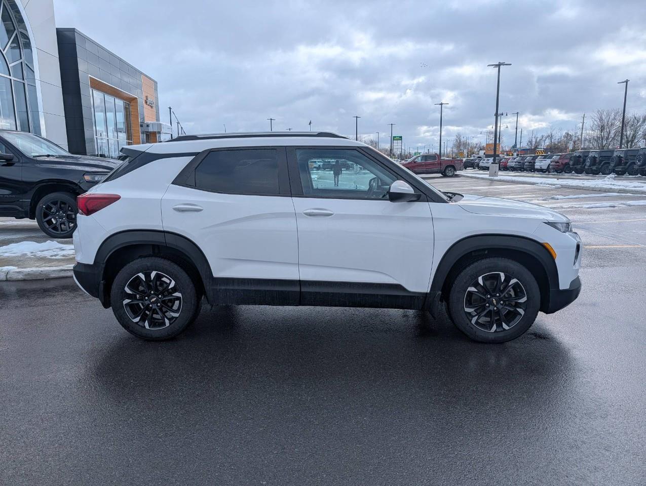 2021 Chevrolet TrailBlazer LT NEW WINTER TIRES ON RIMS Photo2