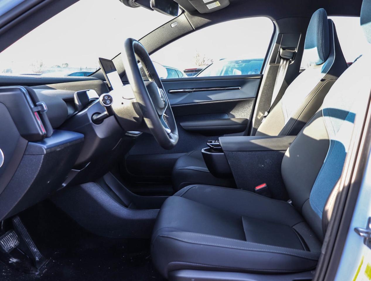 2025 Volvo EX30 Ultra Photo