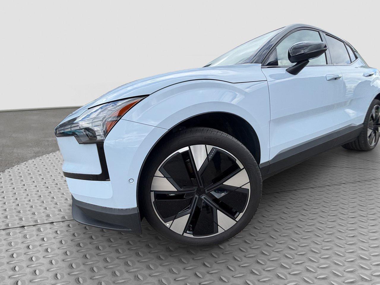 2025 Volvo EX30 Ultra CHARGE IT! Photo
