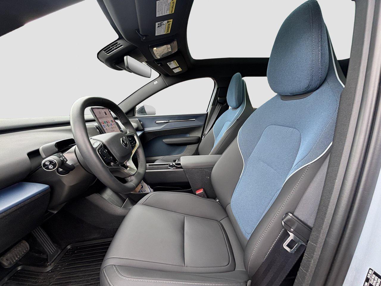 2025 Volvo EX30 Ultra CHARGE IT! Photo