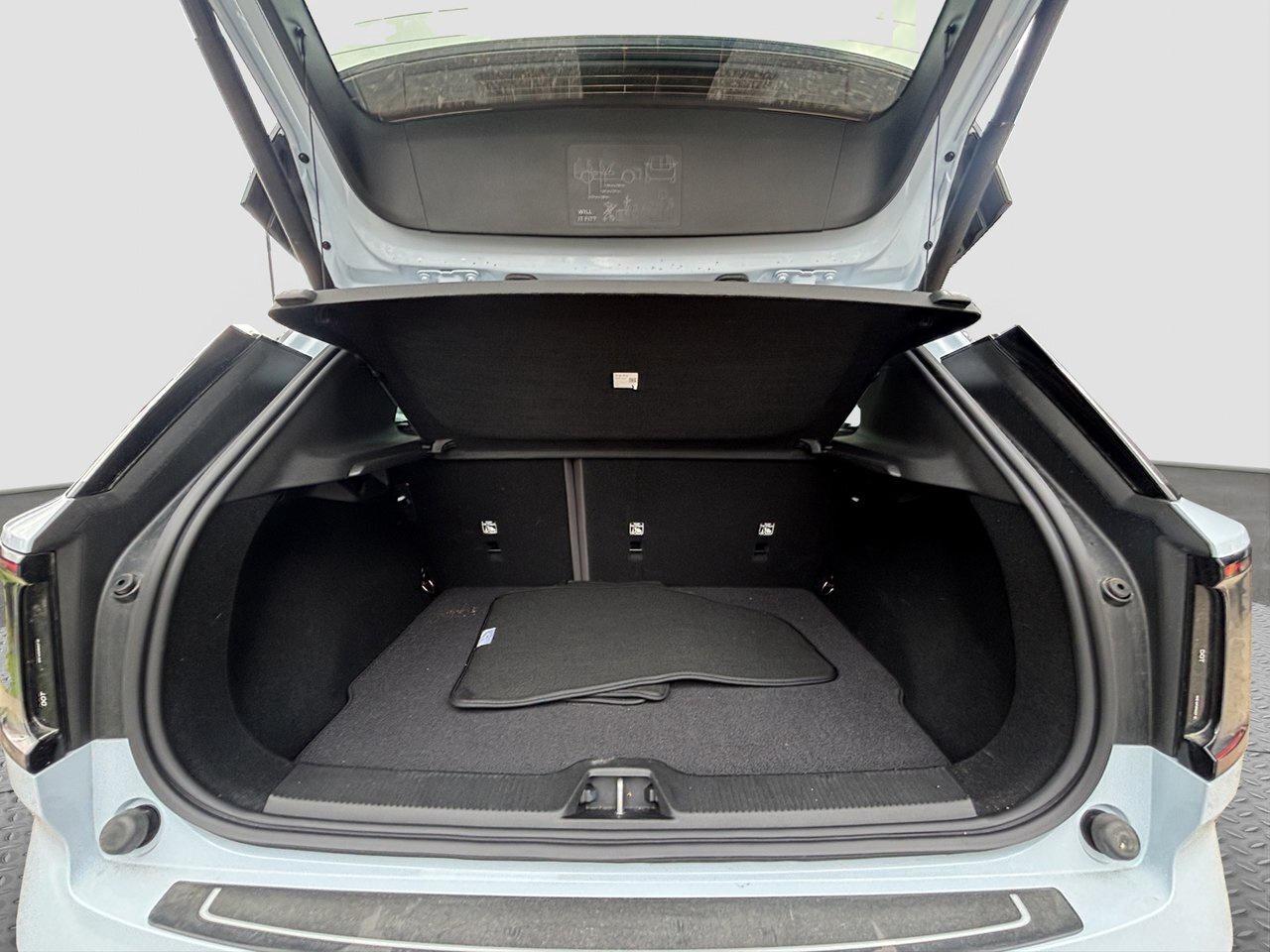 2025 Volvo EX30 Ultra CHARGE IT! Photo