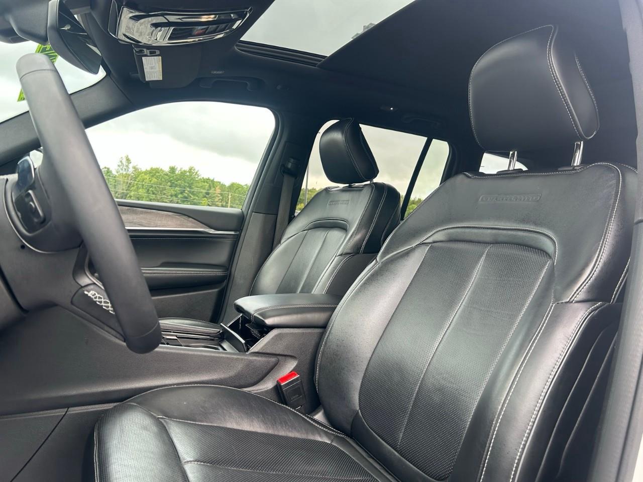 2023 Jeep Grand Cherokee Overland POWER SUNROOF Photo