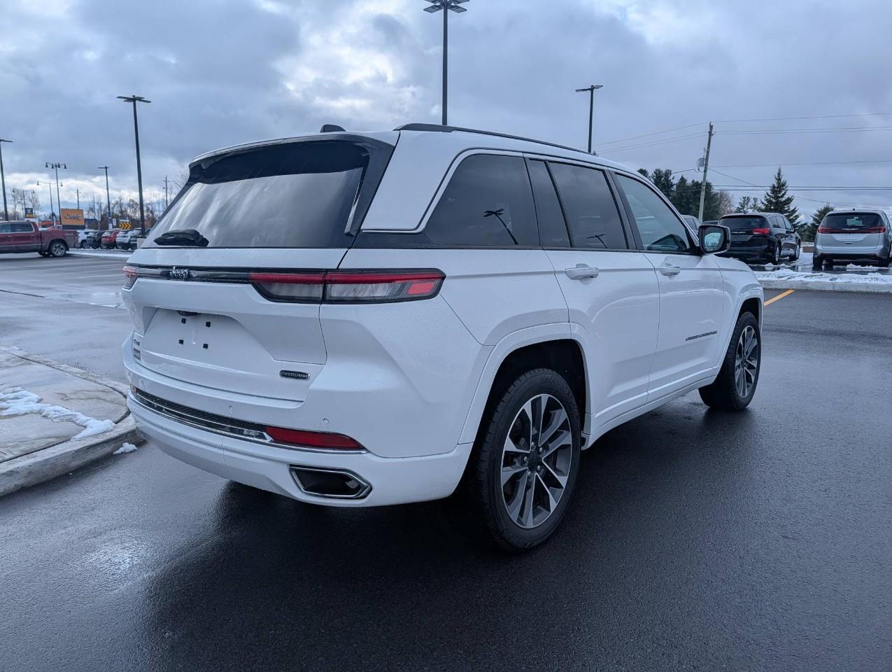 2023 Jeep Grand Cherokee Overland POWER SUNROOF Photo