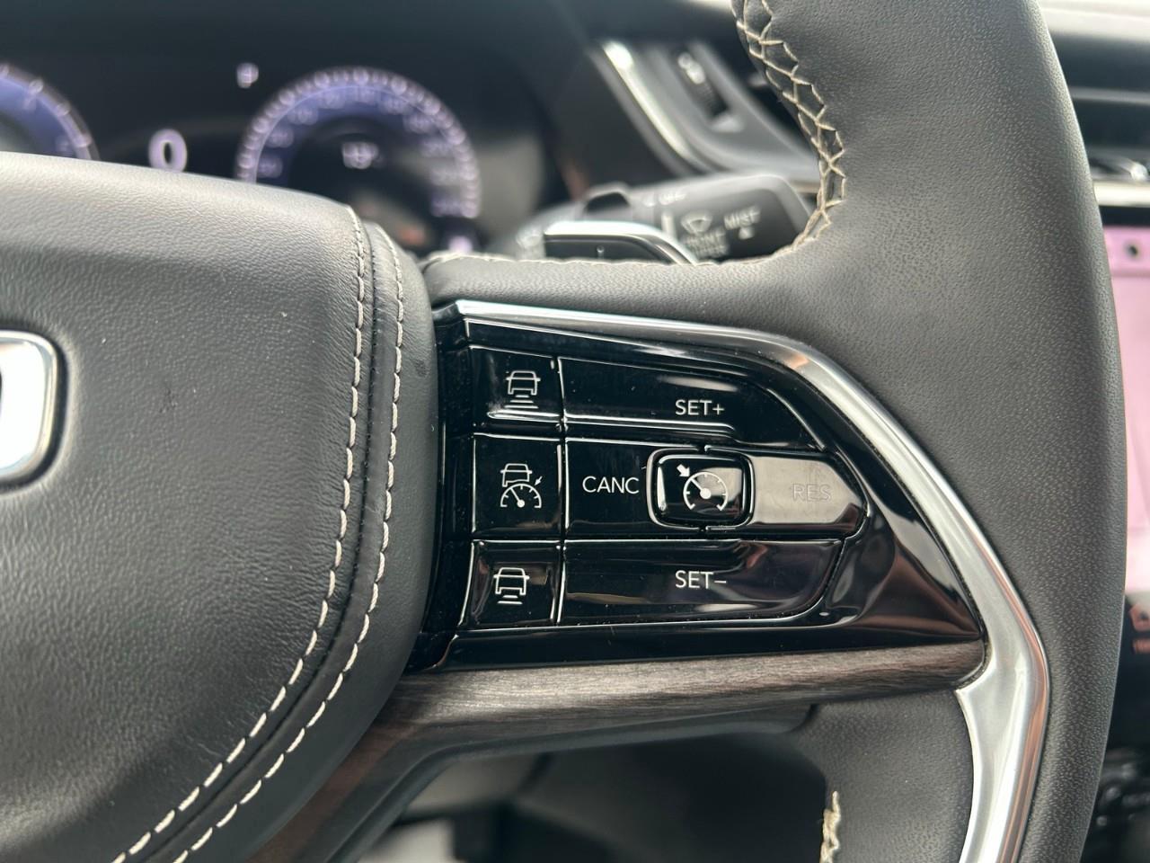2023 Jeep Grand Cherokee Overland POWER SUNROOF Photo