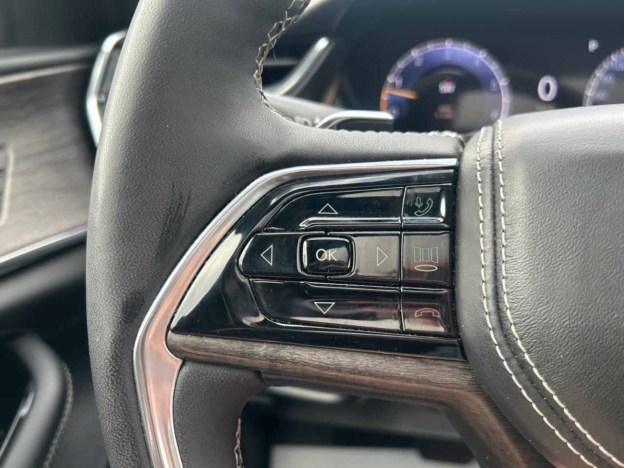 2023 Jeep Grand Cherokee Overland POWER SUNROOF Photo