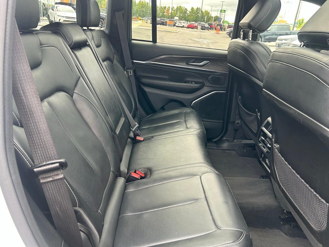 2023 Jeep Grand Cherokee Overland POWER SUNROOF Photo