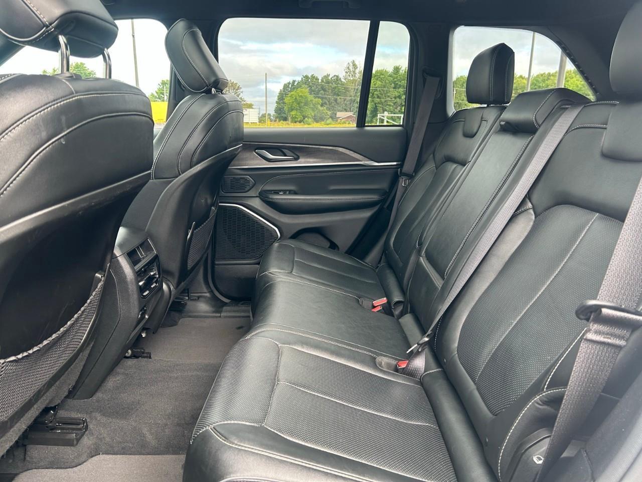 2023 Jeep Grand Cherokee Overland POWER SUNROOF Photo