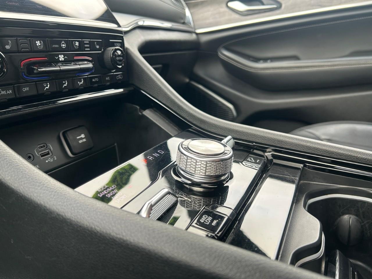 2023 Jeep Grand Cherokee Overland POWER SUNROOF Photo