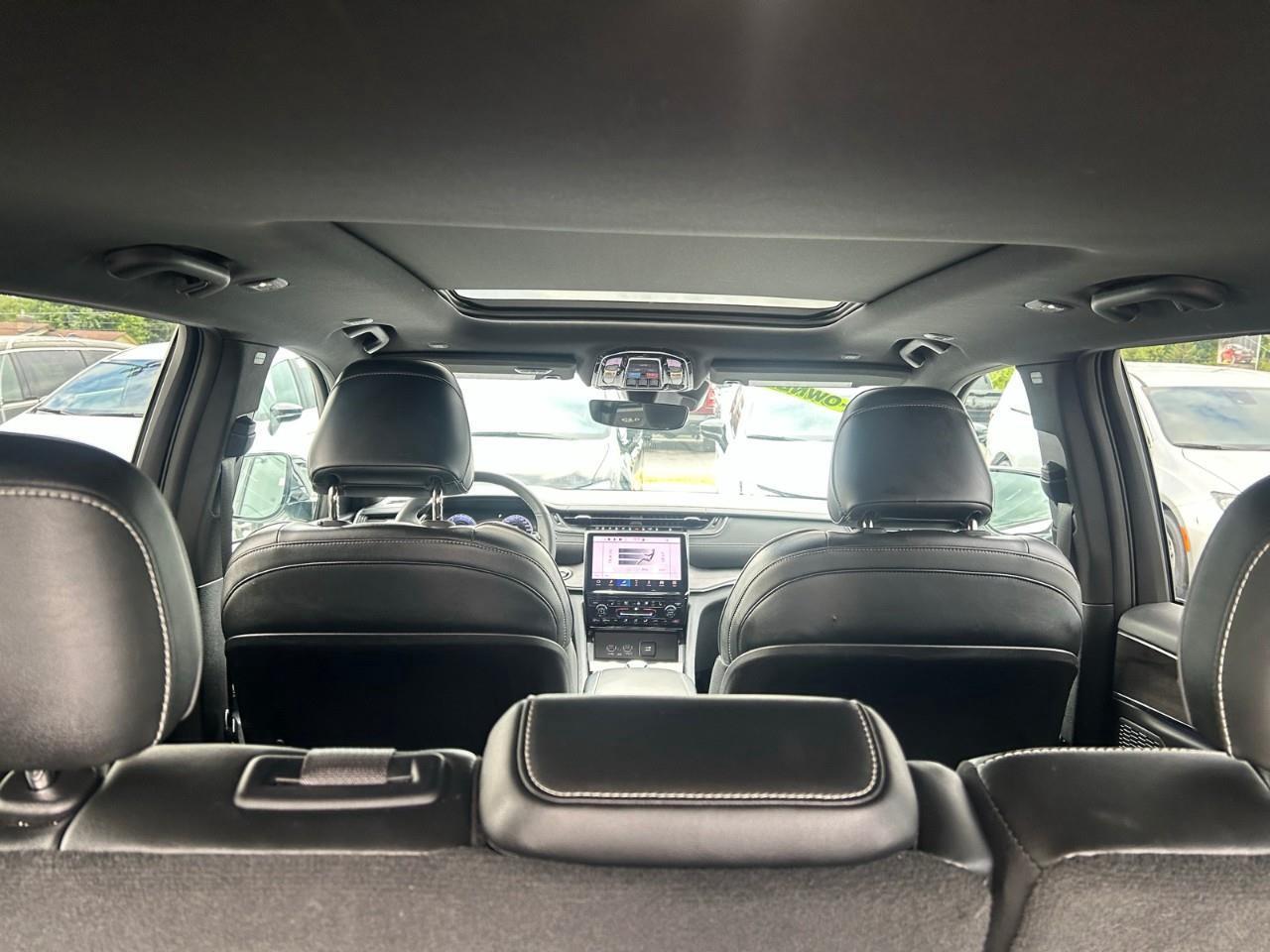 2023 Jeep Grand Cherokee Overland POWER SUNROOF Photo