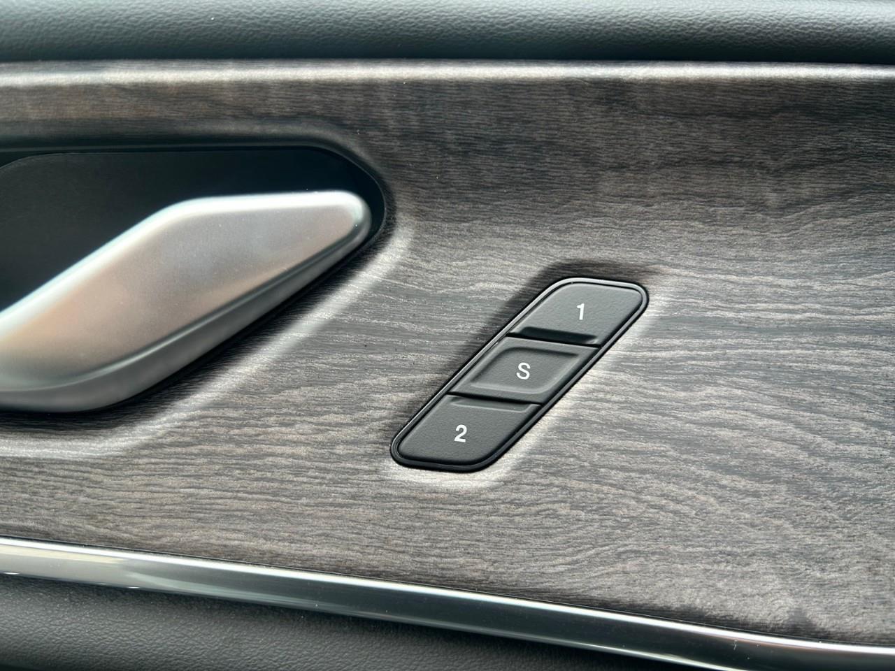 2023 Jeep Grand Cherokee Overland POWER SUNROOF Photo