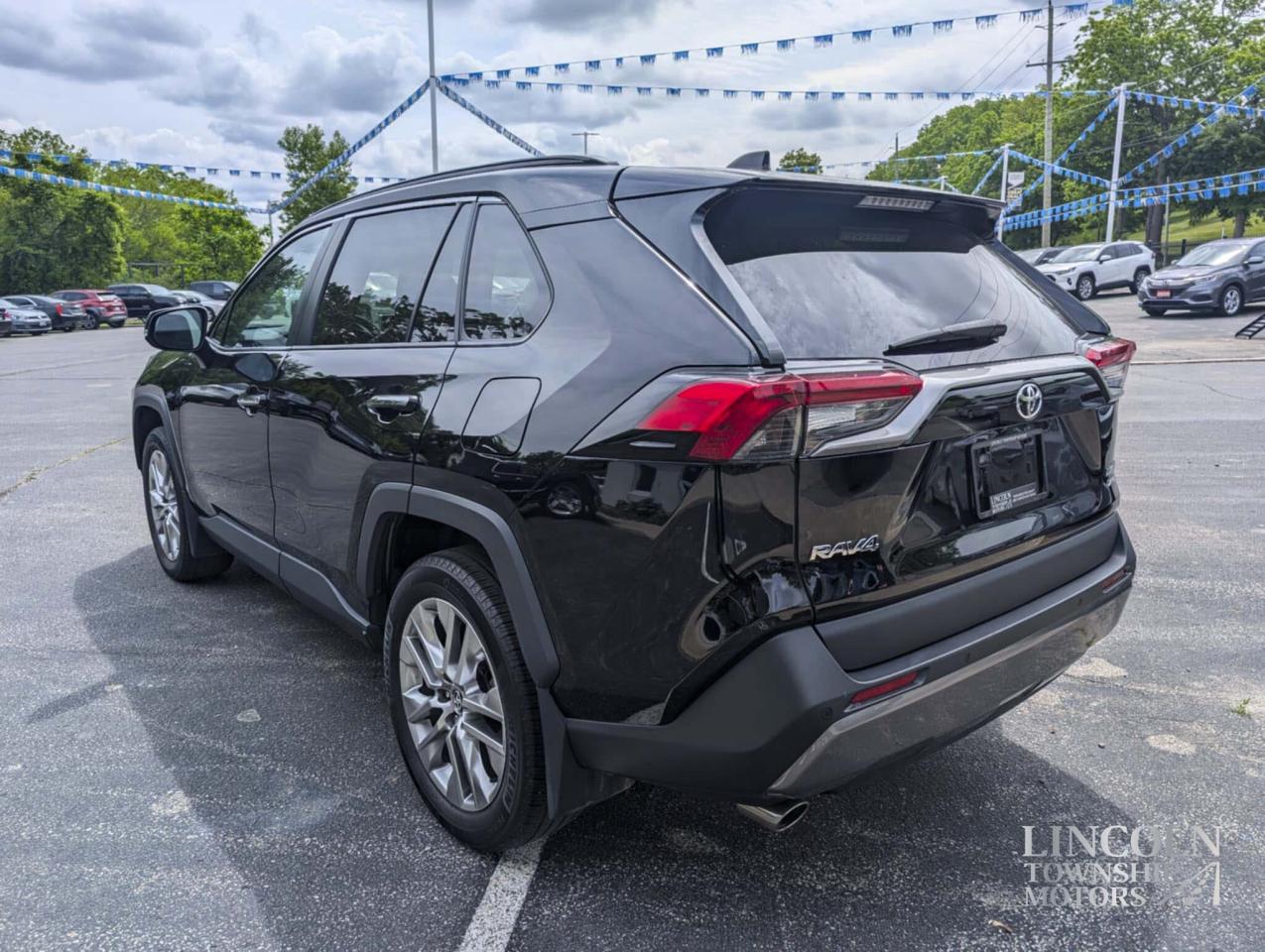 2019 Toyota RAV4 Limited-CLEAN CARFAX, LOW KM, NAV, AWD & MORE! Photo