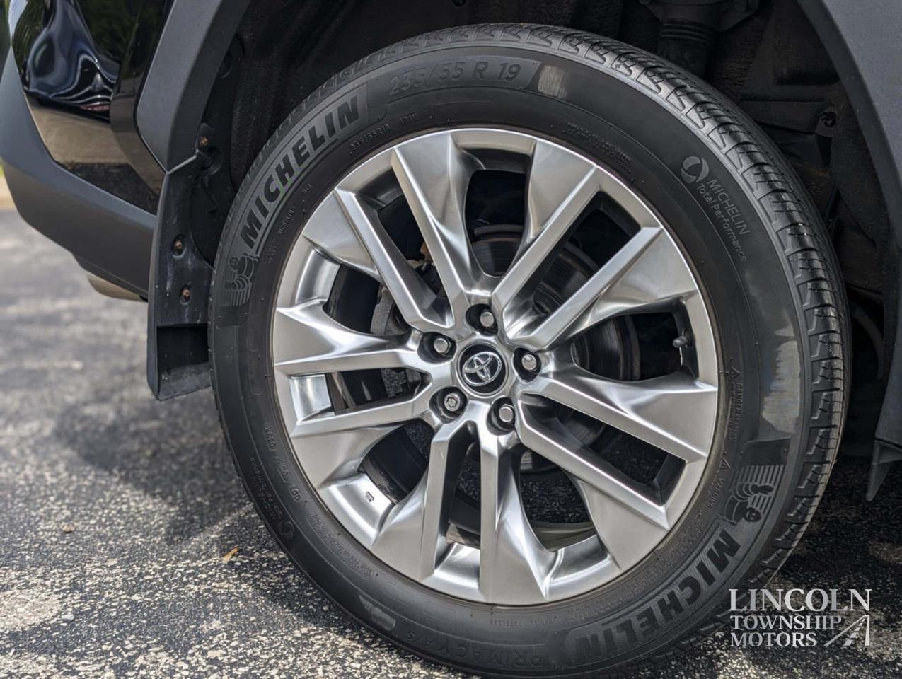 2019 Toyota RAV4 Limited-CLEAN CARFAX, LOW KM, NAV, AWD & MORE! Photo