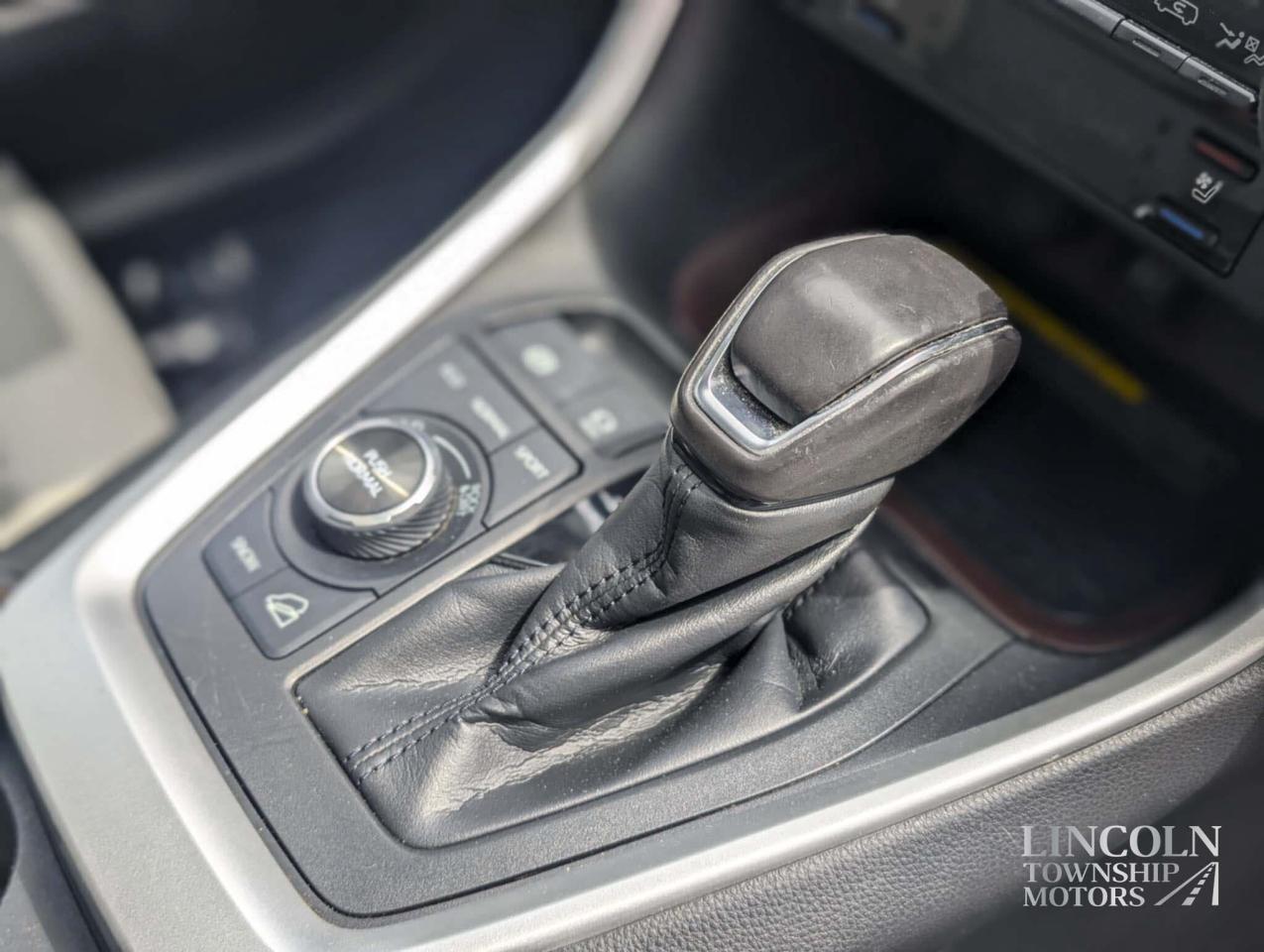 2019 Toyota RAV4 Limited-CLEAN CARFAX, LOW KM, NAV, AWD & MORE! Photo