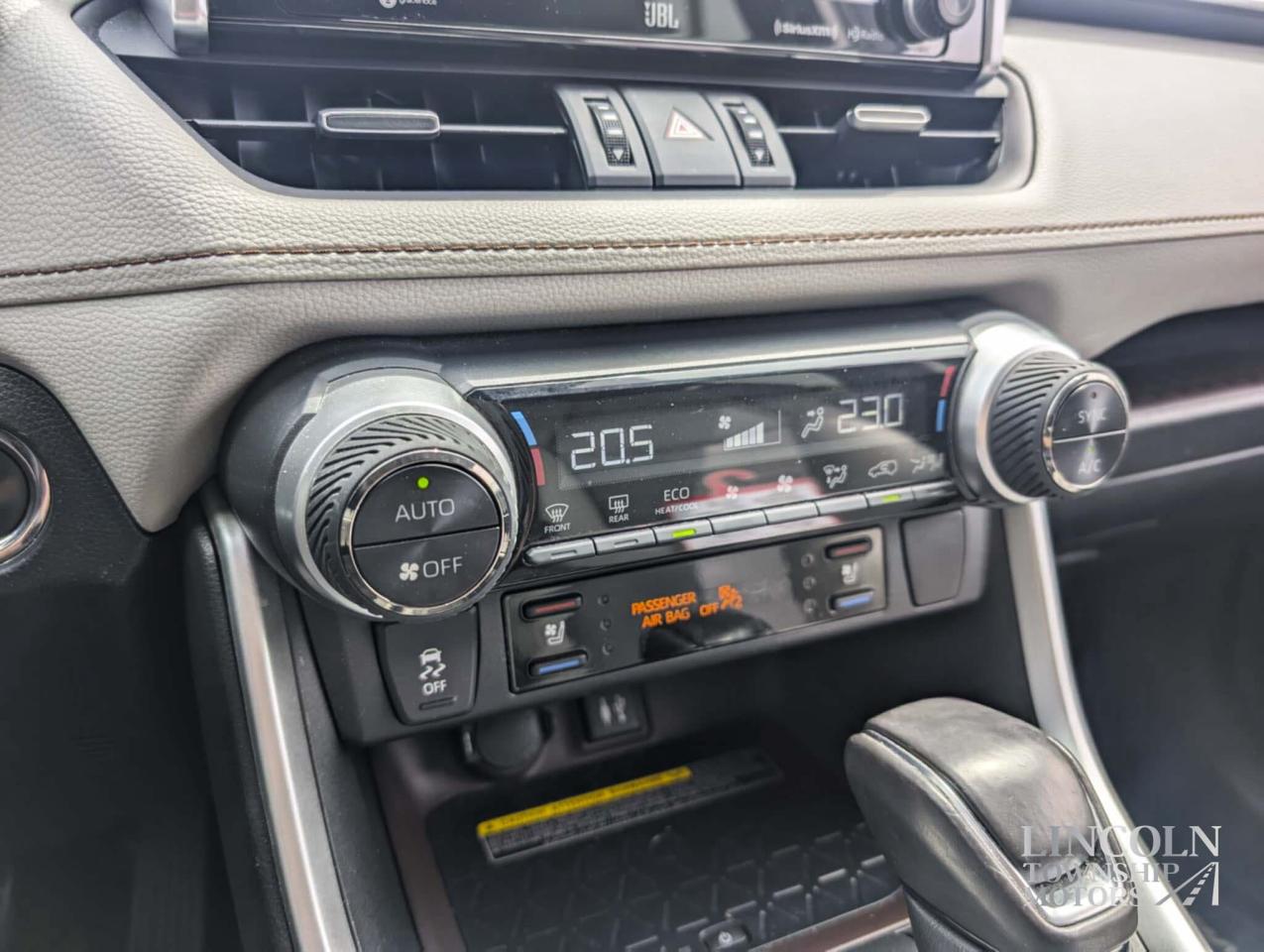 2019 Toyota RAV4 Limited-CLEAN CARFAX, LOW KM, NAV, AWD & MORE! Photo