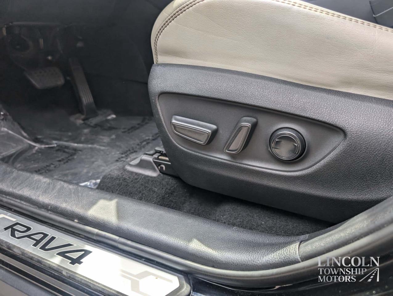 2019 Toyota RAV4 Limited-CLEAN CARFAX, LOW KM, NAV, AWD & MORE! Photo