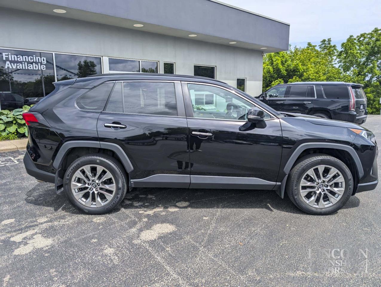2019 Toyota RAV4 Limited-CLEAN CARFAX, LOW KM, NAV, AWD & MORE! Photo