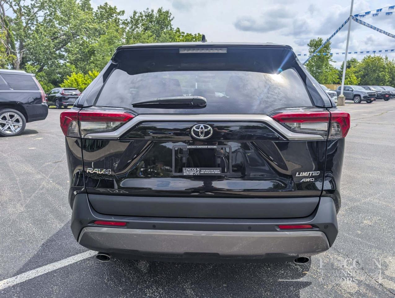 2019 Toyota RAV4 Limited-CLEAN CARFAX, LOW KM, NAV, AWD & MORE! Photo