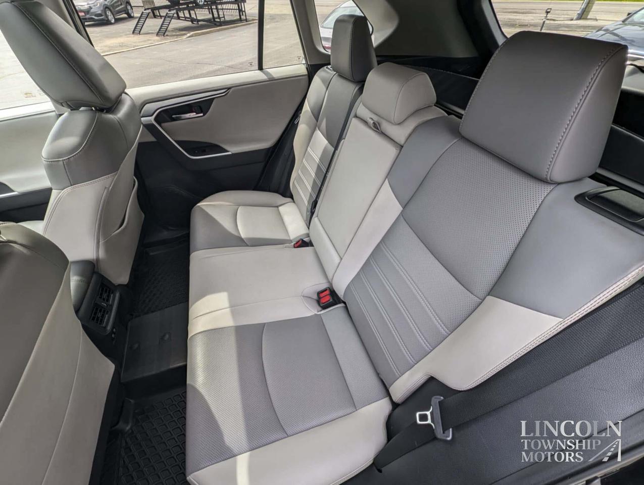 2019 Toyota RAV4 Limited-CLEAN CARFAX, LOW KM, NAV, AWD & MORE! Photo