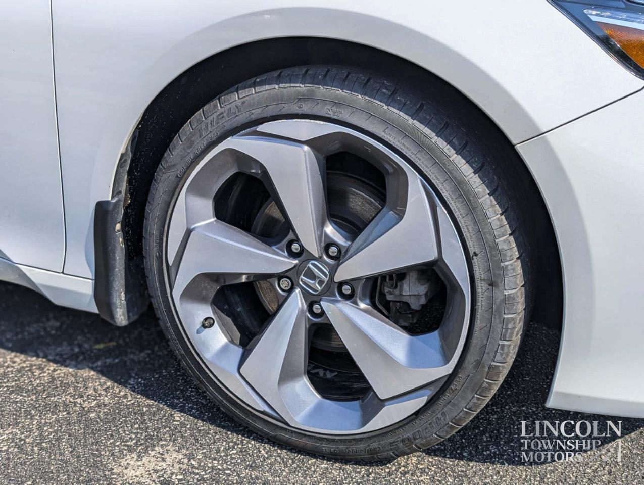 2019 Honda Accord Sedan Touring - CLEAN CARFAX, RMT START, SUNROOF, NAV Photo